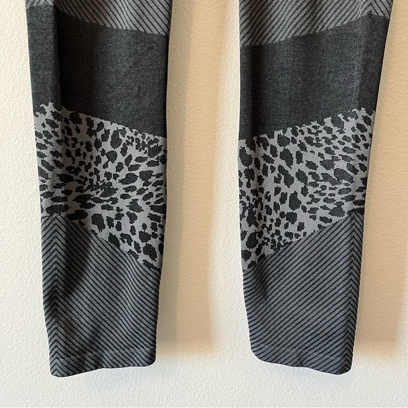Good American Active Leopard Seamless 7/8 Leggings Black/Gray Size 2/3 = M/L - Picture 8 of 13